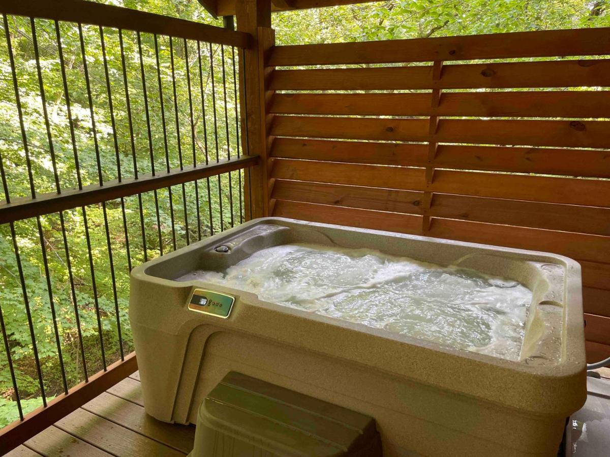 Cricket Hill Treehouse B By Amish Country Lodging Millersburg Esterno foto